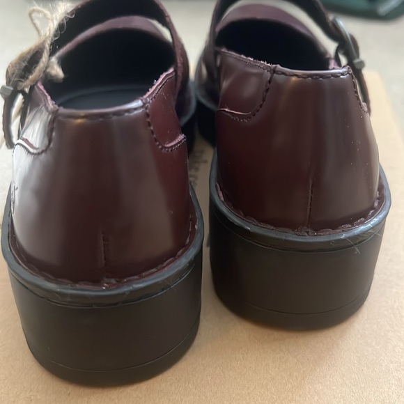 Brand new Born shoes never worn. Size 6 burgundy - Picture 7 of 8